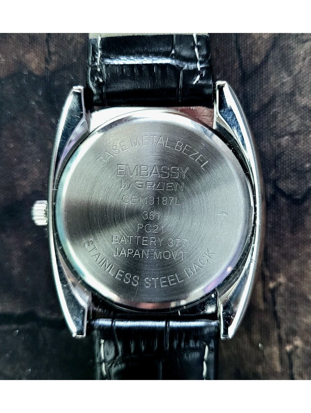 Rare Paved Bezel Gruen Embassy Retro Mens Satin Dial Watch - Picture 7 of 7